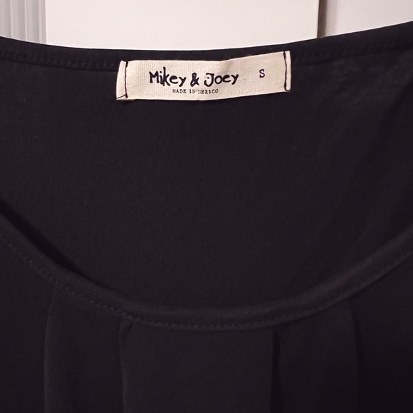 NWOT Black off the shoulder top tee - Picture 4 of 7